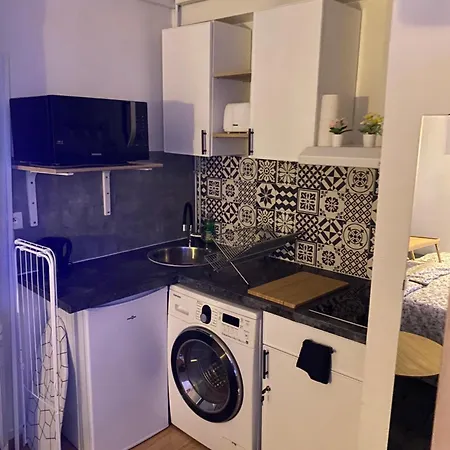 Cozy Projector Home, 6 Min To Metro * Aubervilliers