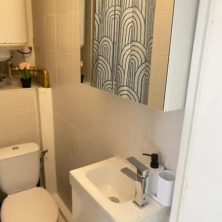 Apartment Cozy Projector Home, 6 Min To Metro